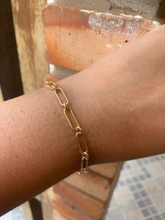 A Pulseira com elos retangulares