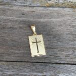 Pingente placa com cruz vazada