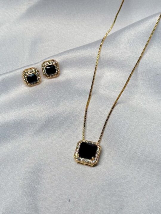 A Conjunto quadrado preto