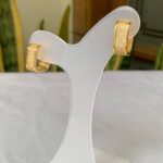 A Argola quadrada cravejada