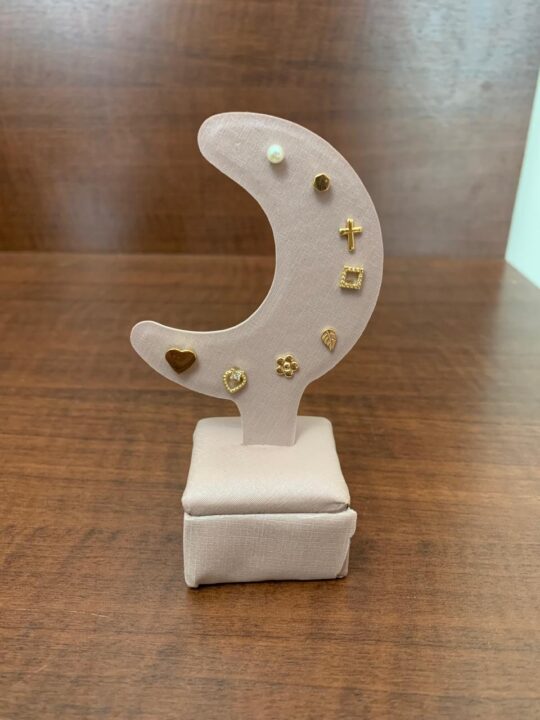 A Brincos pequenos: 8 pares de brincos